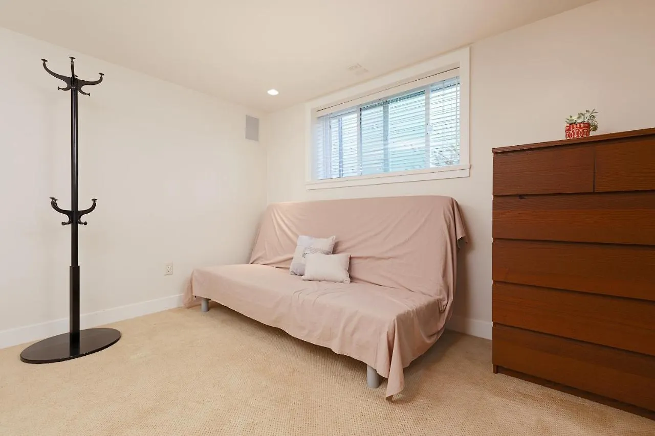 Holiday home Cozy 3Bdr Suite Near Queen Elizabeth Park Vancouver