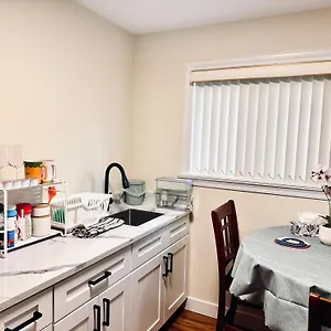 Cozy 2 Beds Spacious Rooms,close To Transit Vancouver
